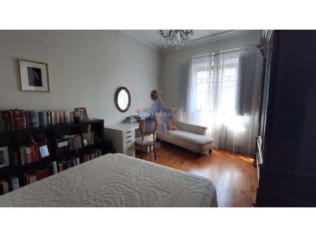 Moradia T4 com 4 casas de banho e jardim-8