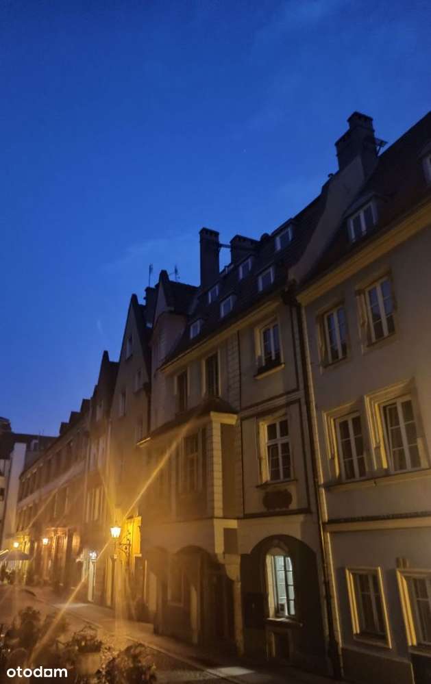 W Rynku w Sukiennicach nietuzinkowy lokal polecam!-9