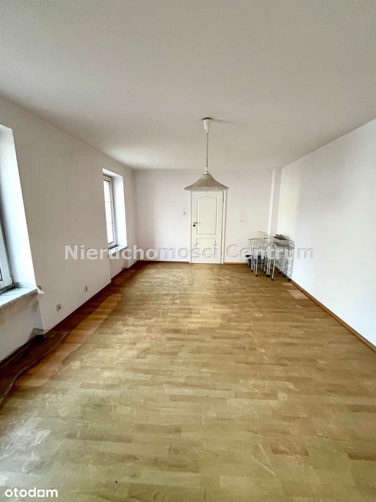 Duże mieszkanie w zabytkowej kamienicy w sercu miasta-3