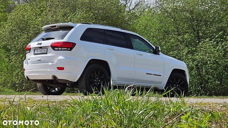 Jeep Grand Cherokee - 22