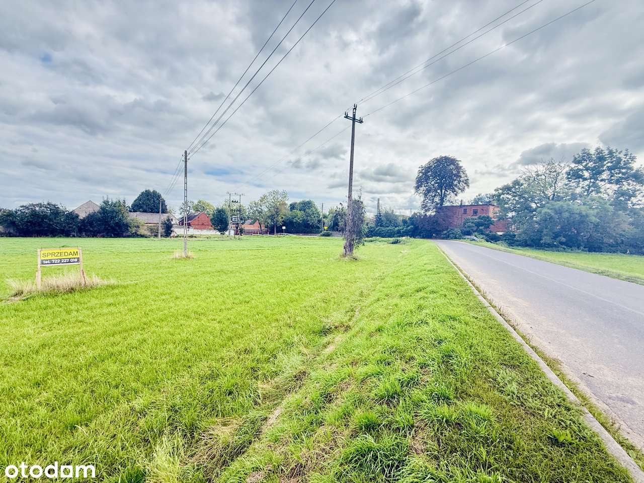 Działka Budowlana przy Drodze Asfaltowej-4