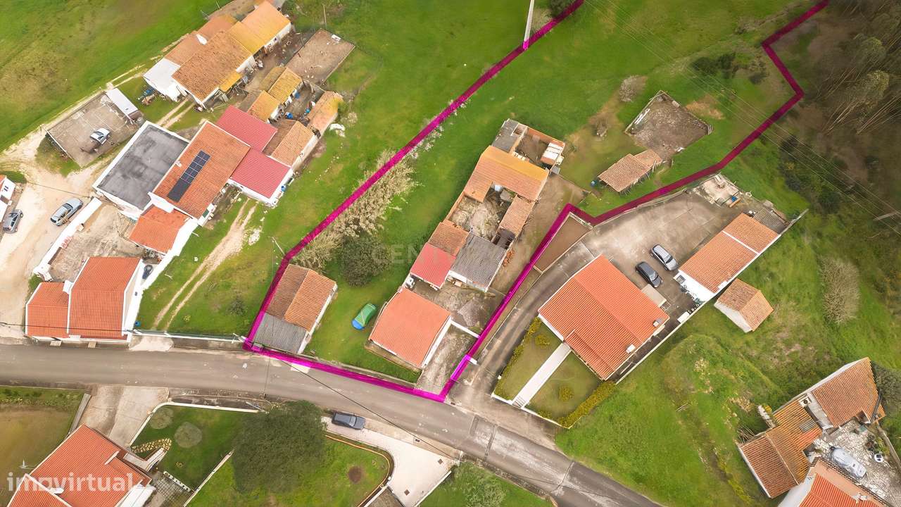 Casa t2 e vários anexos inserida num terreno com uma área 5600 m2 em - Grande imagem: 5/31