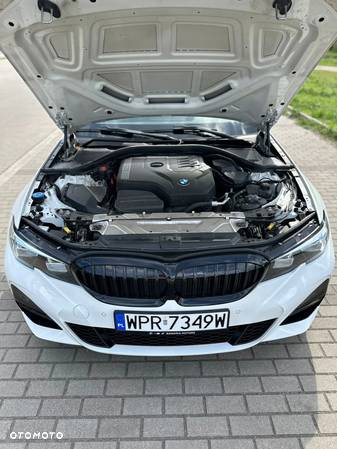 BMW Seria 3 330i M Sport sport - 13