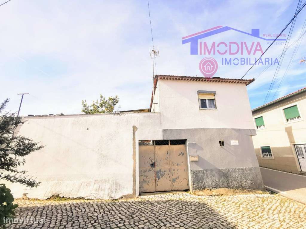 Moradia T4 com anexos no centro de Vila Facaia, Pedrogão Grande - Grande imagem: 1/40