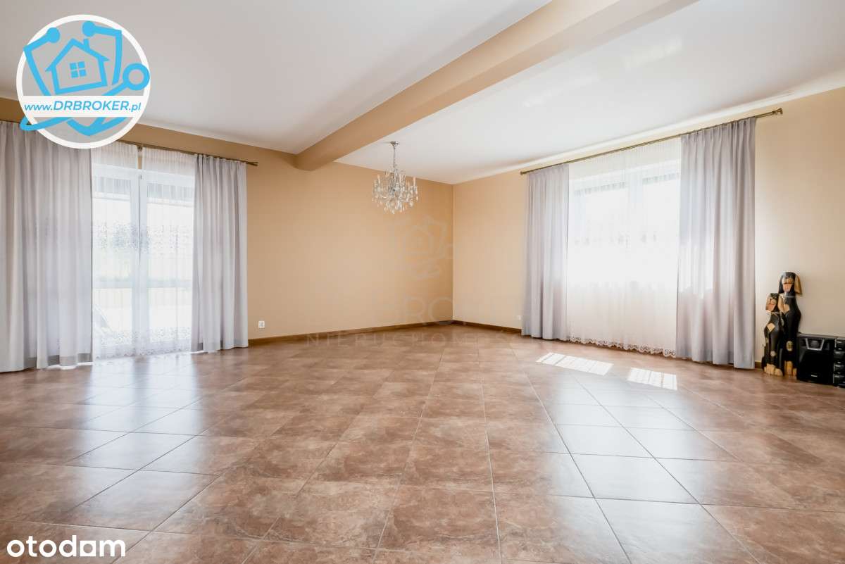 Dom z piękną działką i wolnostojącym garażem-5