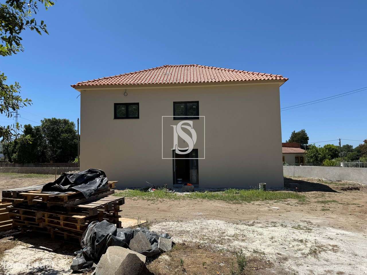 Moradia Bifamiliar Totalmente Remodelada em Subportela – Viana do Cast - Grande imagem: 4/47