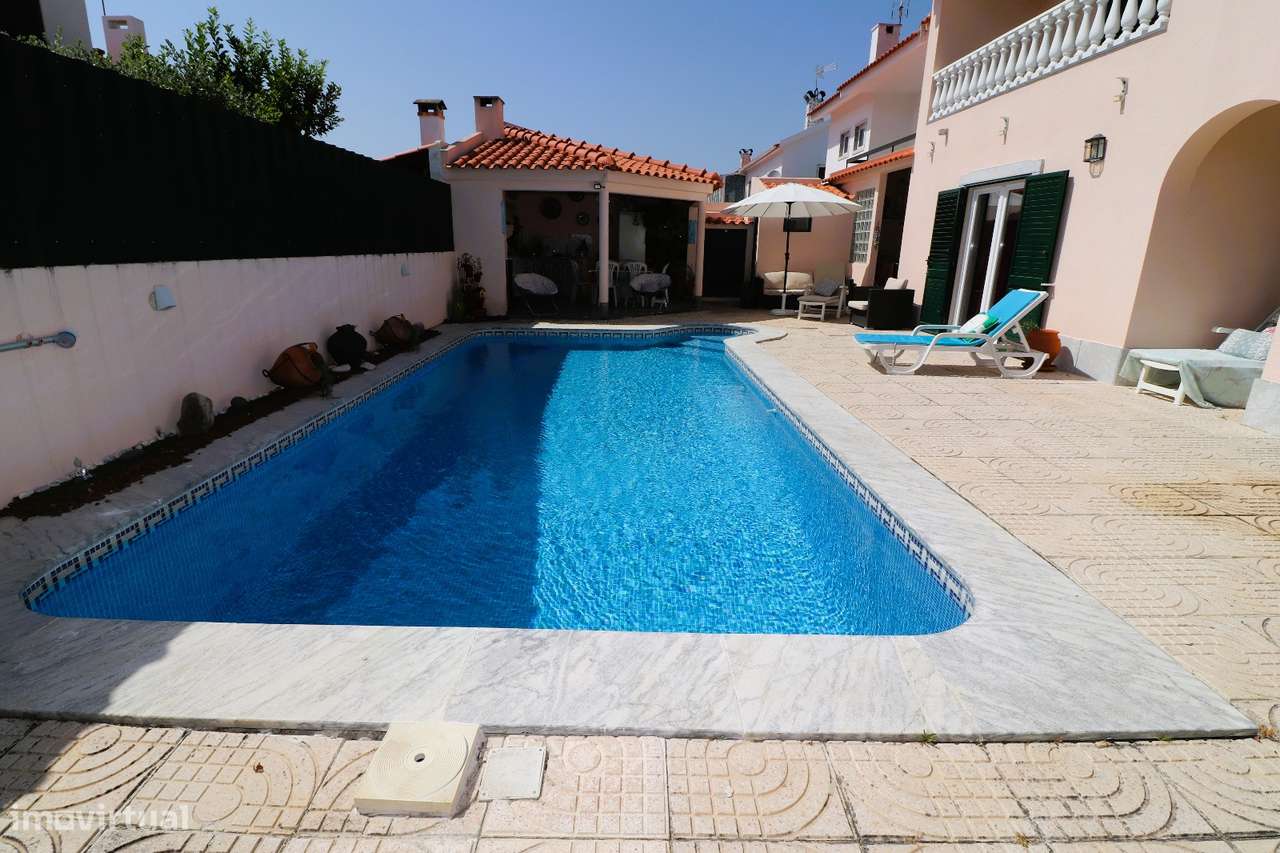 Moradia T4 com Piscina, Cave Ampla-22