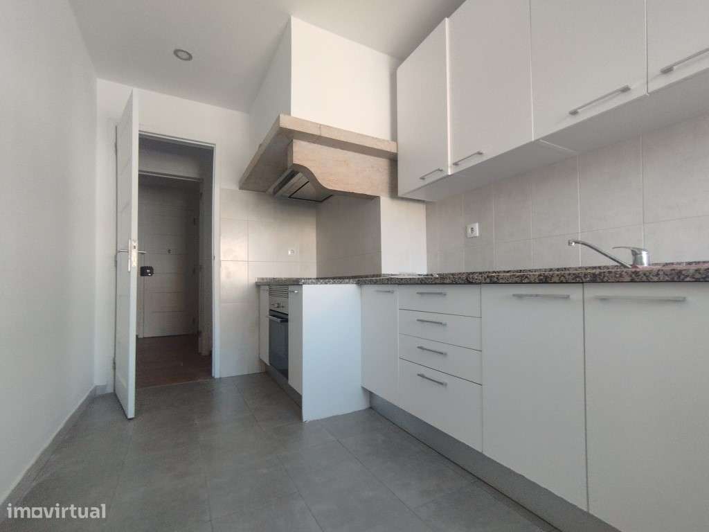 Apartamento T2 para arrendamento na Amadora