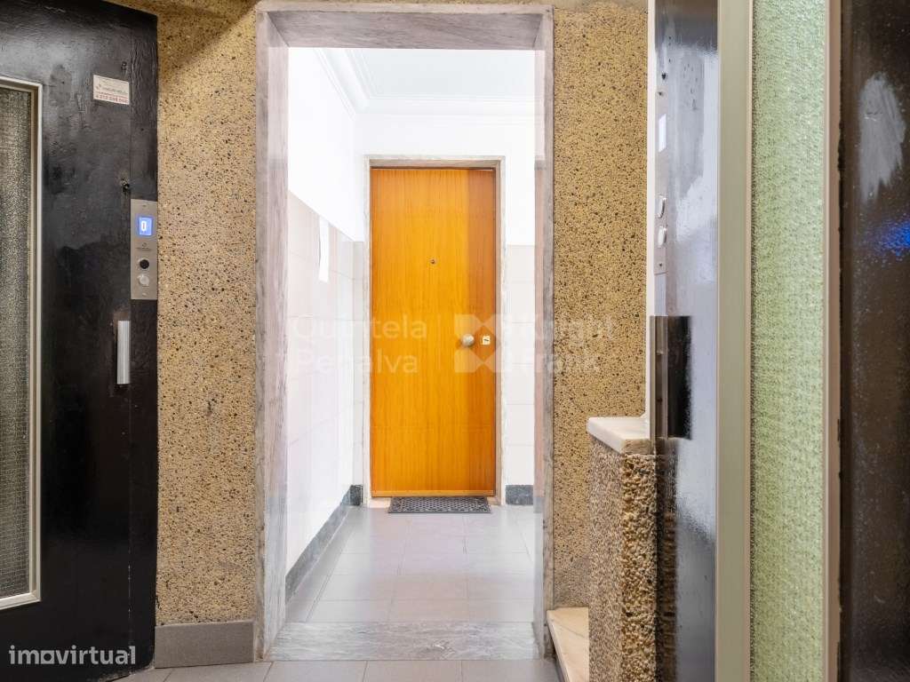 Apartamento T2 remodelado para venda em Verderena, Barreiro-20