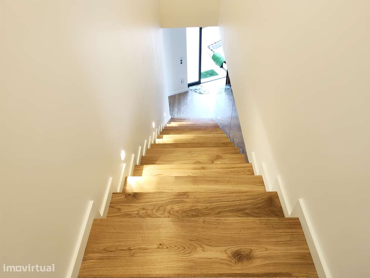 Moradia T4 com piscina, garagem e jardim em Canidelo-22