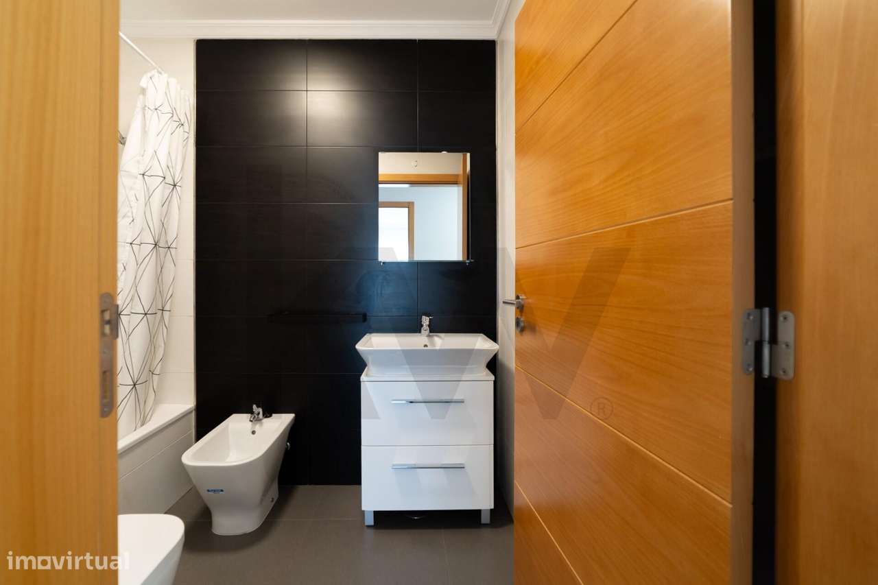 Apartamento T3 único com 3 lugares de estacionamento - VRSA-15