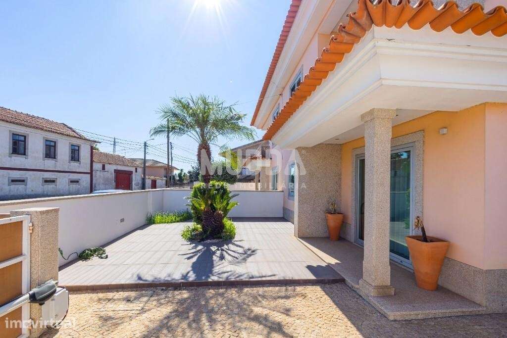 Excelente moradia geminada T4 em Santa Maria da Feira-51