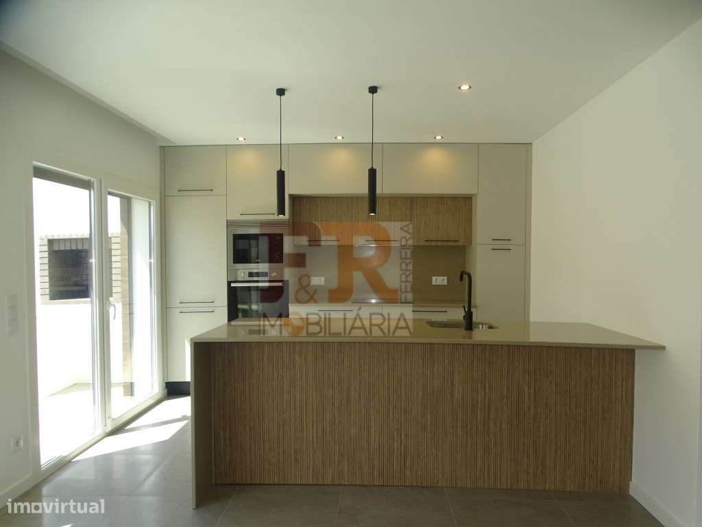 PRONTA!! Moradia Duplex T4 com Garagem, Quinta das laranjeiras Fern...-6