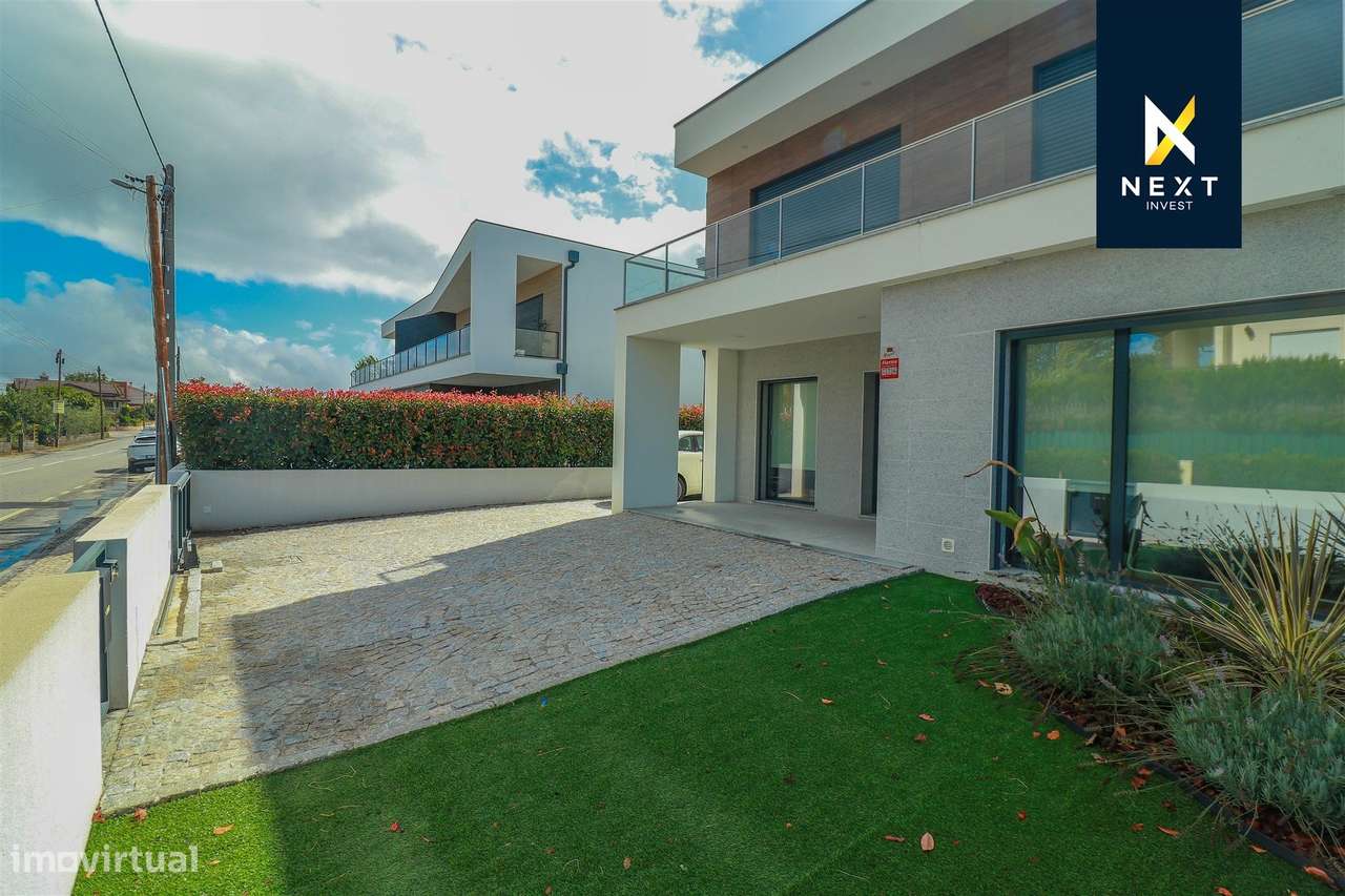 Moradia Geminada T4 com Piscina – Viseu-7