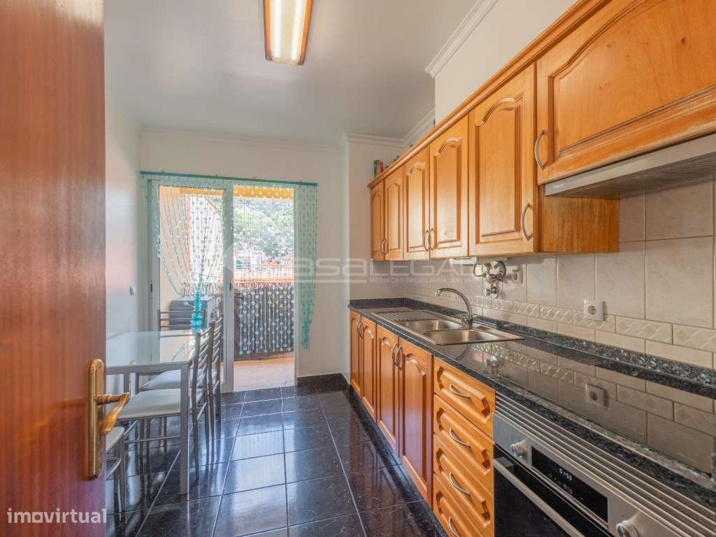 Apartamento T3 junto à Igreja do Estreito de Câmara de Lobos - Grande imagem: 3/12