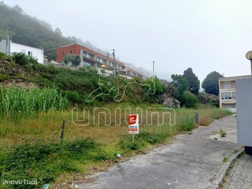 Lote de terreno em Mosqueirós, Areosa