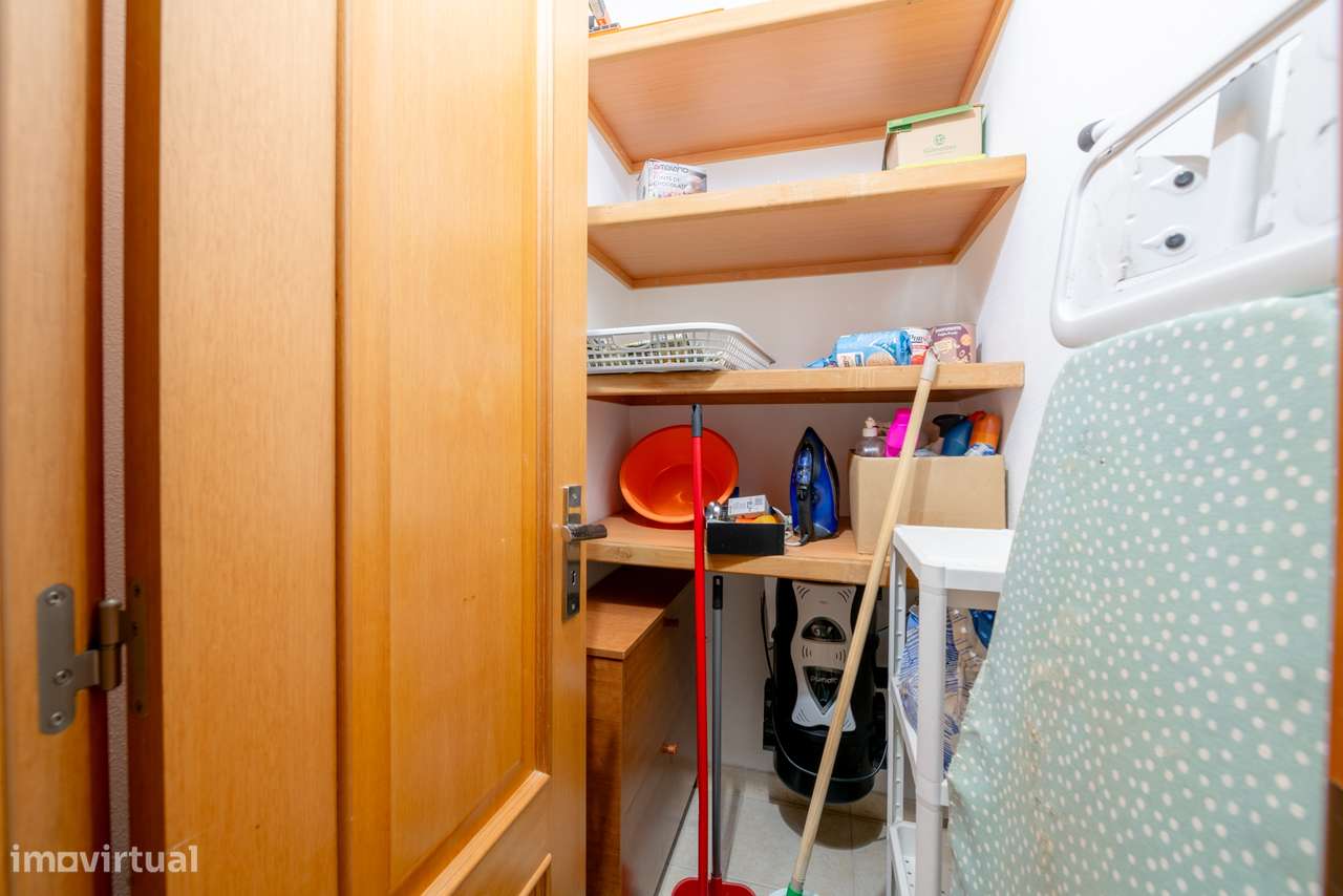 Apartamento de 2 Quartos em Lagos — Conforto, Localização e Potencial-23