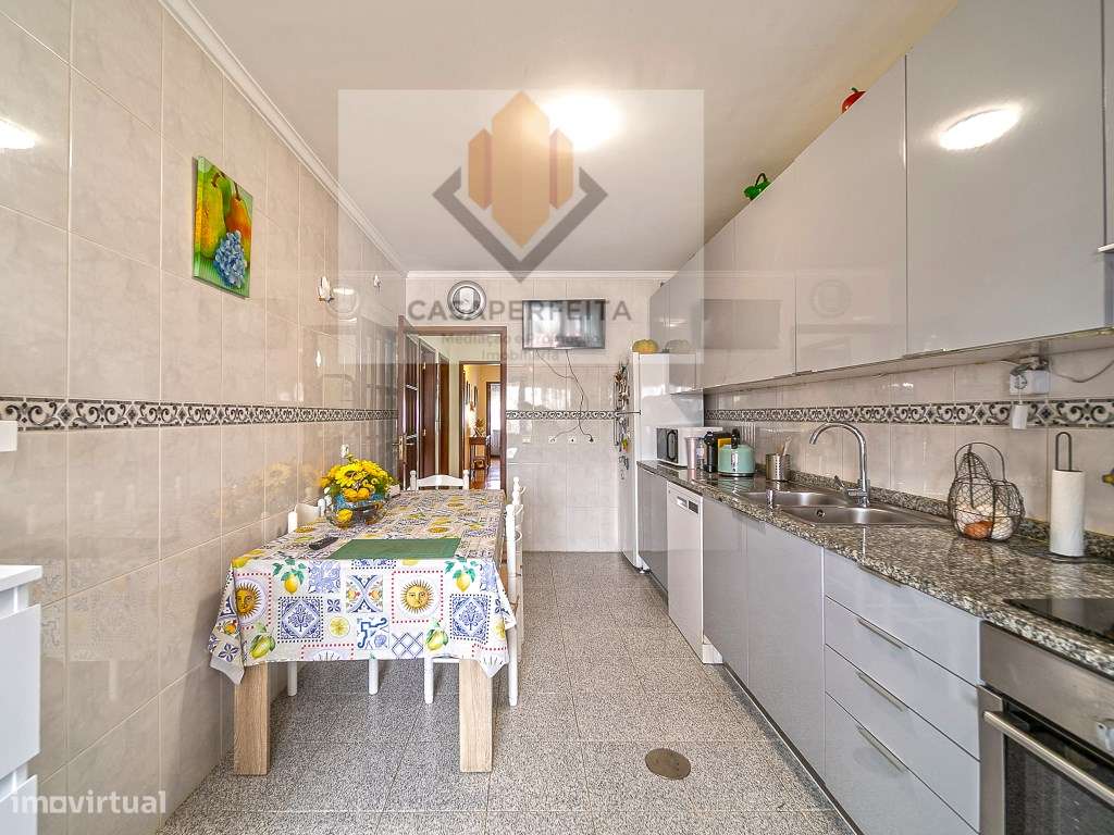 Apartamento T3 Como Novo com Varandas e Box - a 1500 metros da Prai...-12