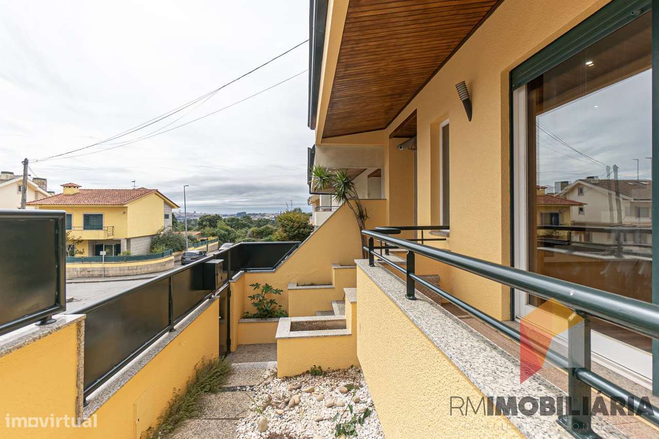 Moradia T4 em Fânzeres-4