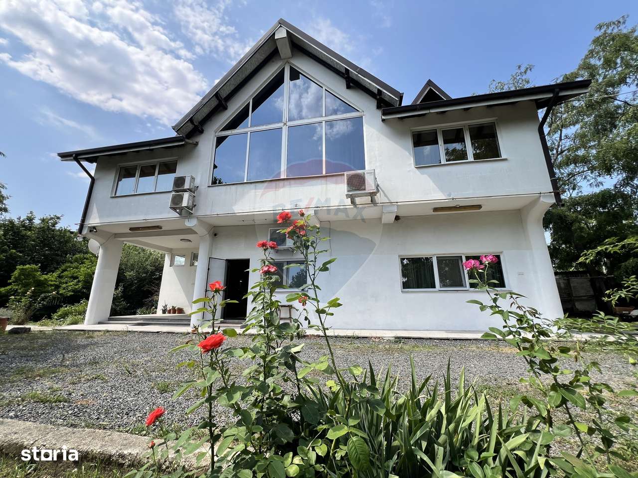 Casă atipică, spațioasă și versatilă în comuna Păsărea (Brănești) - Imagine principală: 5/20