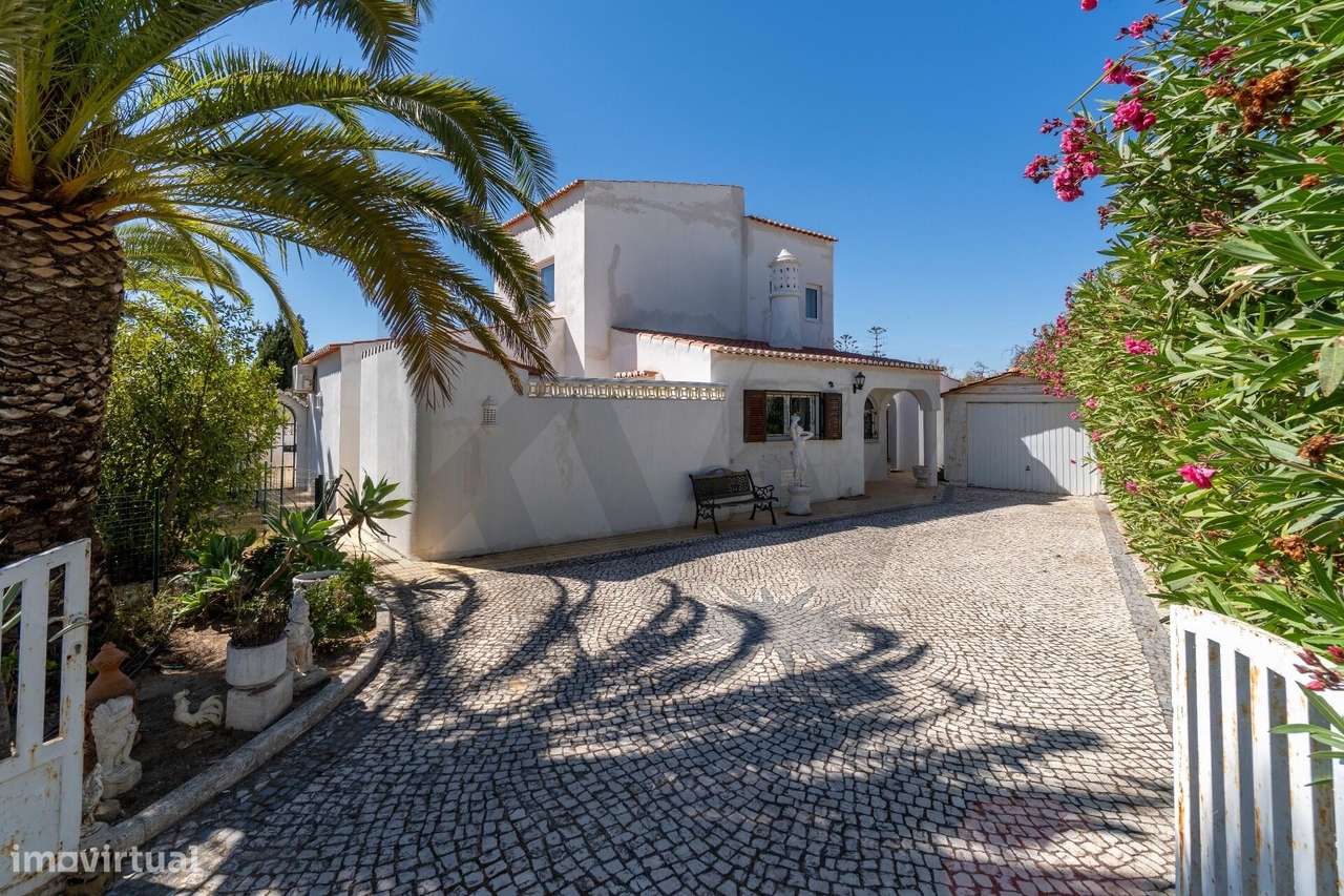 Carvoeiro · T5  · Piscina · Luz a sul · Vista azul de mar · 1,3 km da - Grande imagem: 5/44