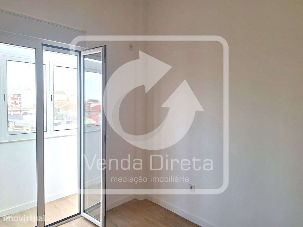 Apartamento T3 totalmente remodelado - Vista Rio!-12