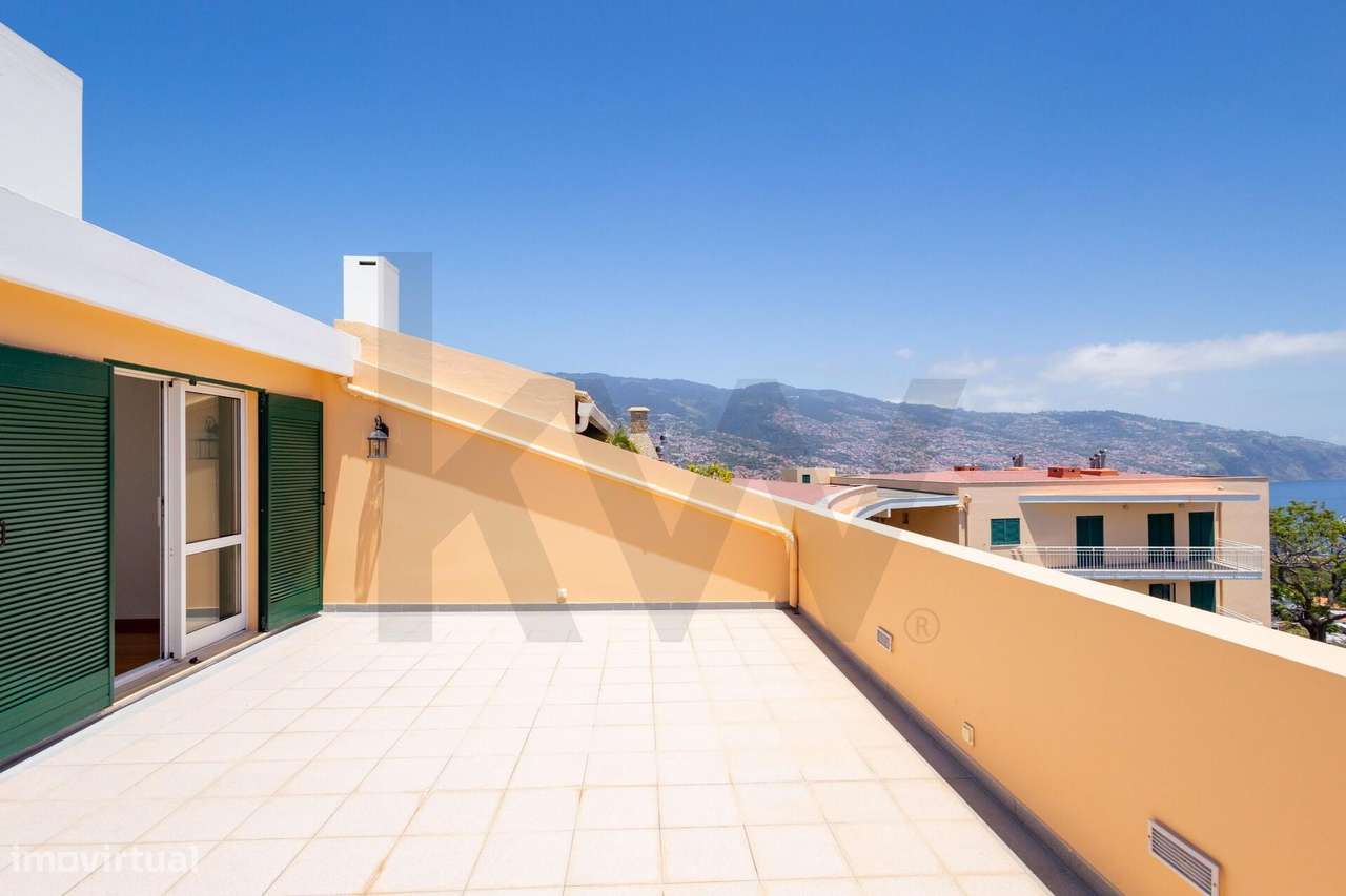 Apartamento T3 Duplex no Funchal-15