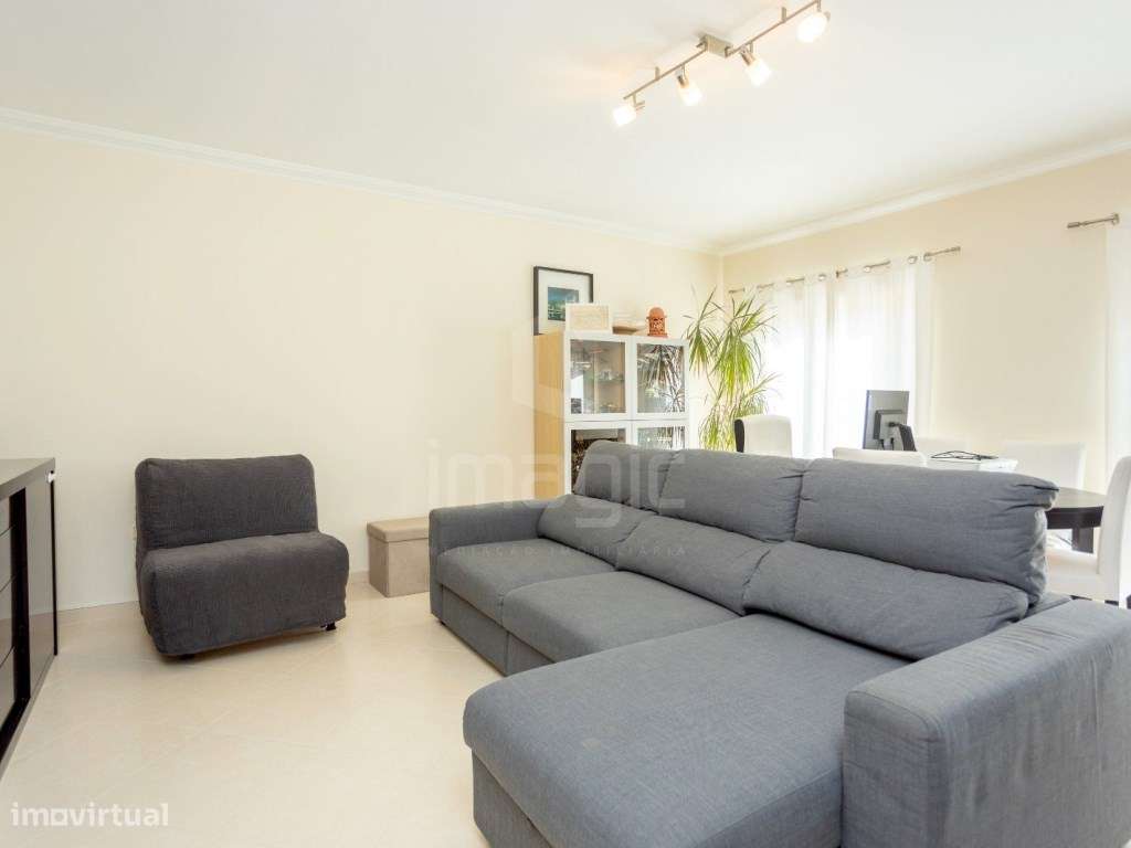 Apartamento T2 Usado com lugar de estacionamento em Vialonga-9