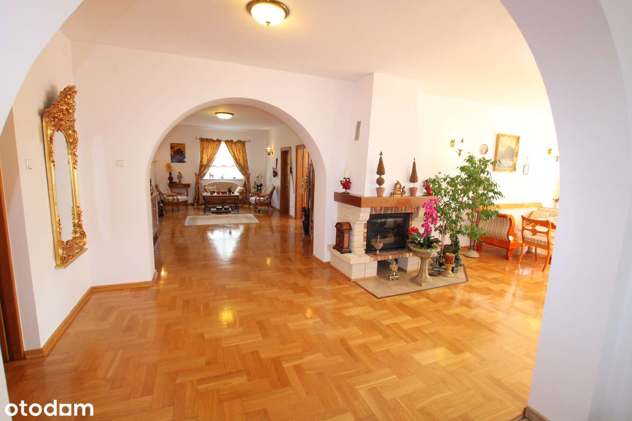 Nieruchomość komercyjna ** doskonałe położenie tuż przy ul. płk. Dąbka-10