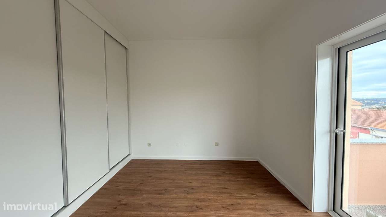 Apartamento T3 com garagem fechada em Águas Santas-8