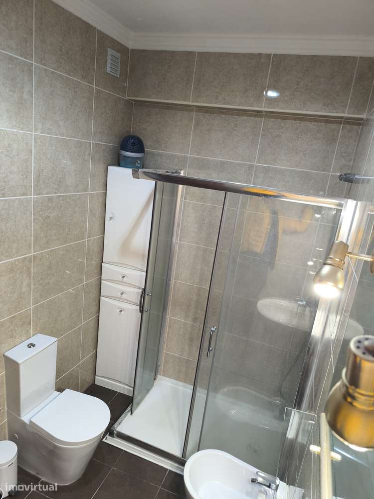 Apartamento T3, parcialmente mobilado. Pragal - Almada. - Grande imagem: 4/21