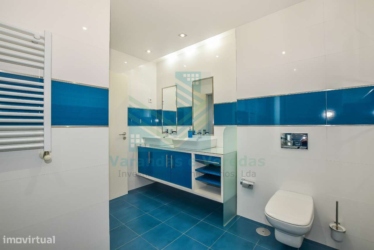 Moradia de luxo T5 com piscina e anexo-30