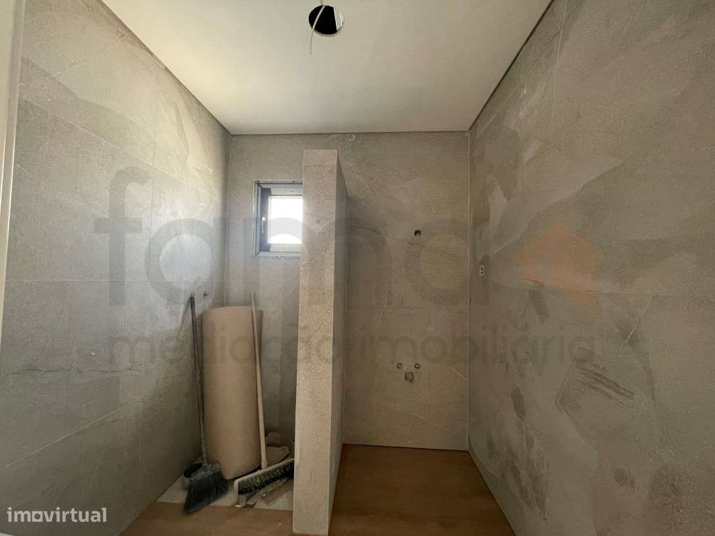 Moradia T3 com jardim e piscina em zona residencial tranquila-20