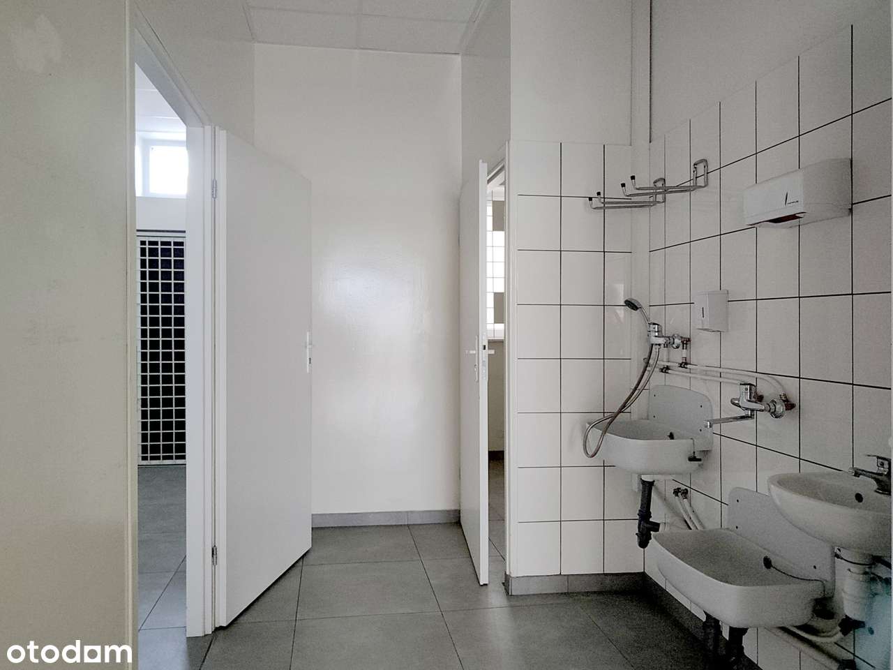 Lokal handl-usł. 79 m2 na parterze bloku na os. Południe-4