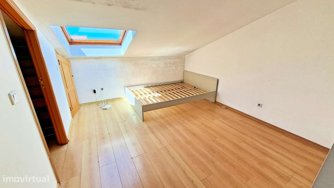 Apartamento T2+1 com 209m2 , garagem no Montijo-12