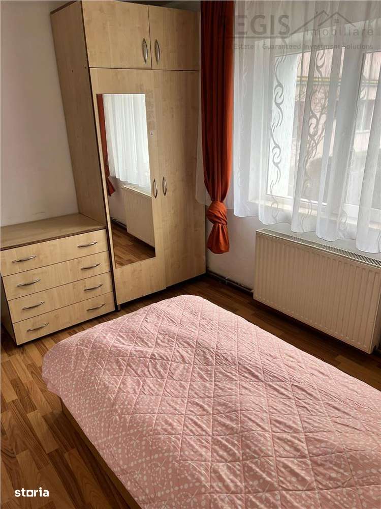 Apartament cu 3 camere situat in Tractorul - Imagine principală: 2/11