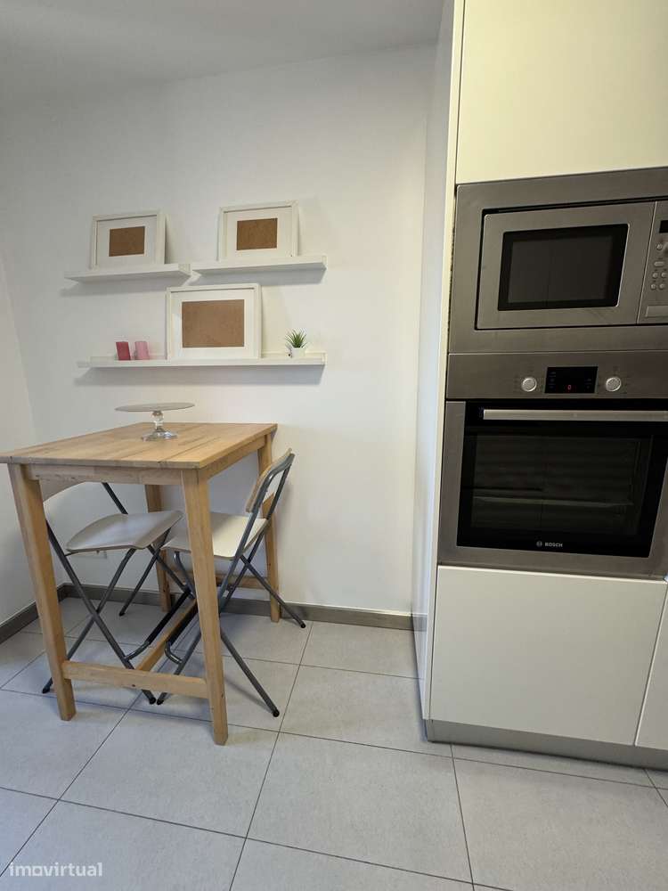 Alugo T2 - Em frente ao HSJ e metro - Grande imagem: 5/5