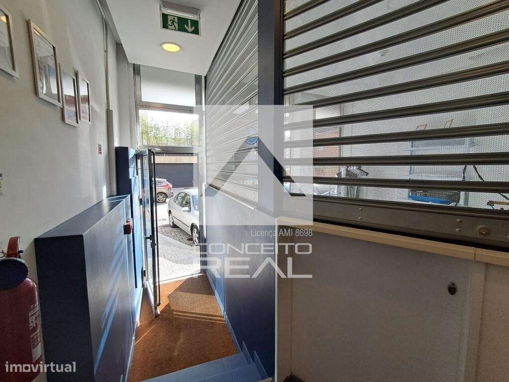 Lavandaria (a funcionar) - Trespasse - S. Mamede de Infesta - Grande imagem: 4/22