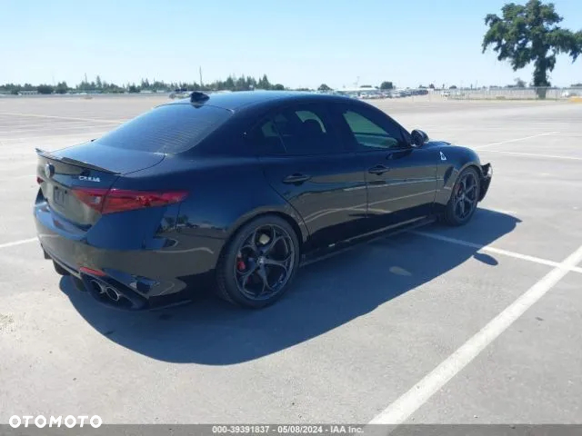 Alfa Romeo Giulia 2.9 V6 Bi-Turbo AT8 Quadrifoglio - 4