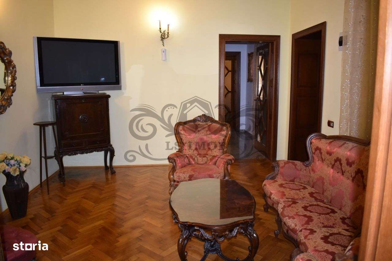 Vand casa deosebita renovata,cu 9 camere in centrul istoric Brasov - Imagine principală: 4/20