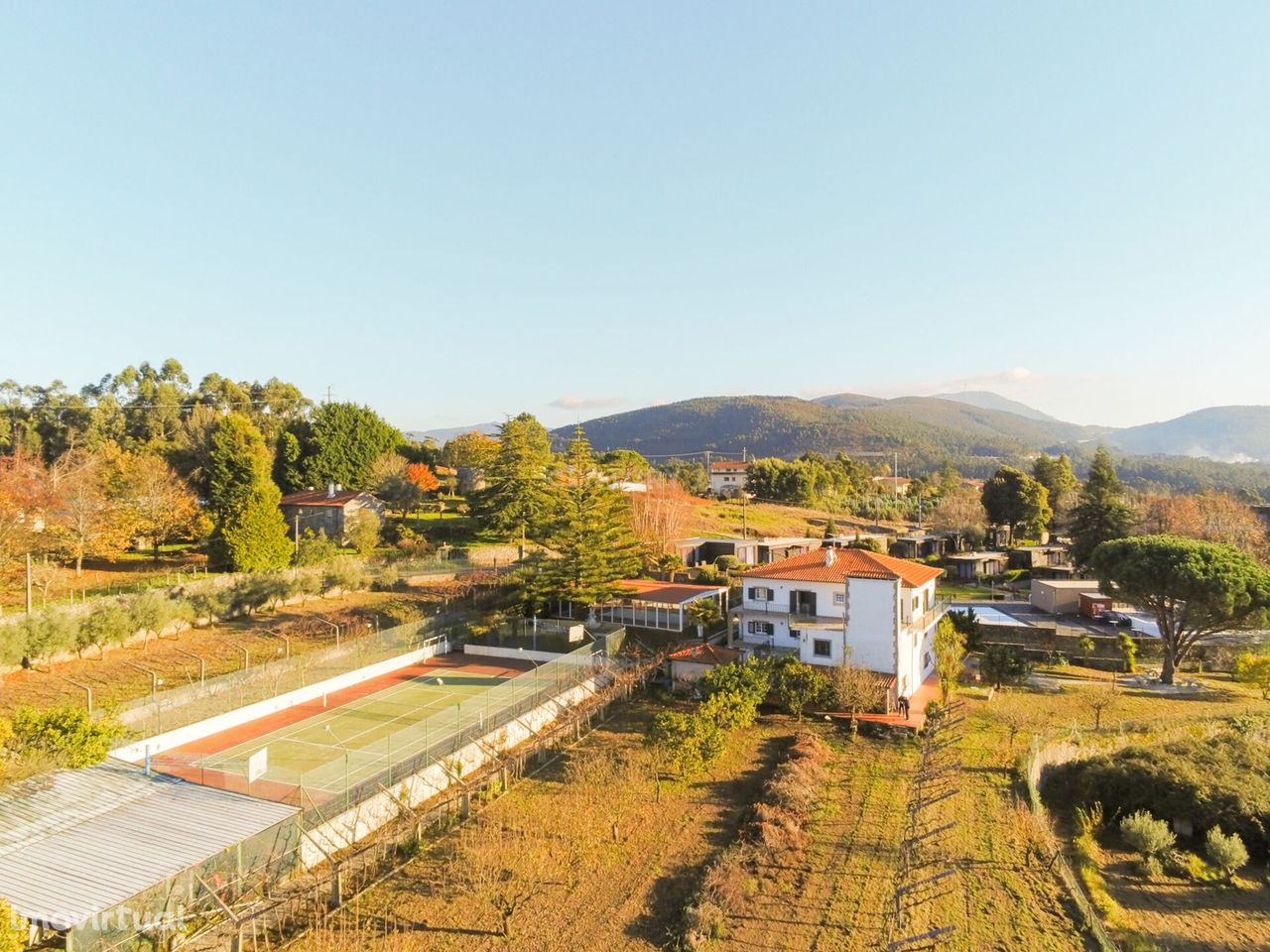 Quinta de lazer, com casa totalmente remodelada, campo de ténis e pisc