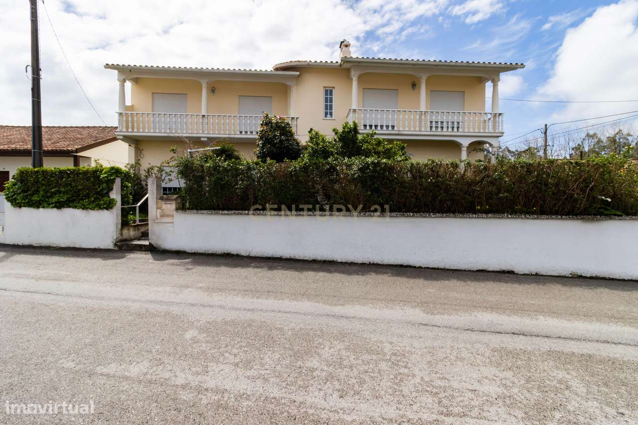 Moradia individual com comércio e jardim - Grande imagem: 2/38