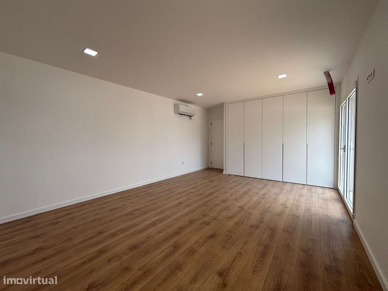 Moradia T4+1/ Terreno / Terraço / Nova / Caxarias-8