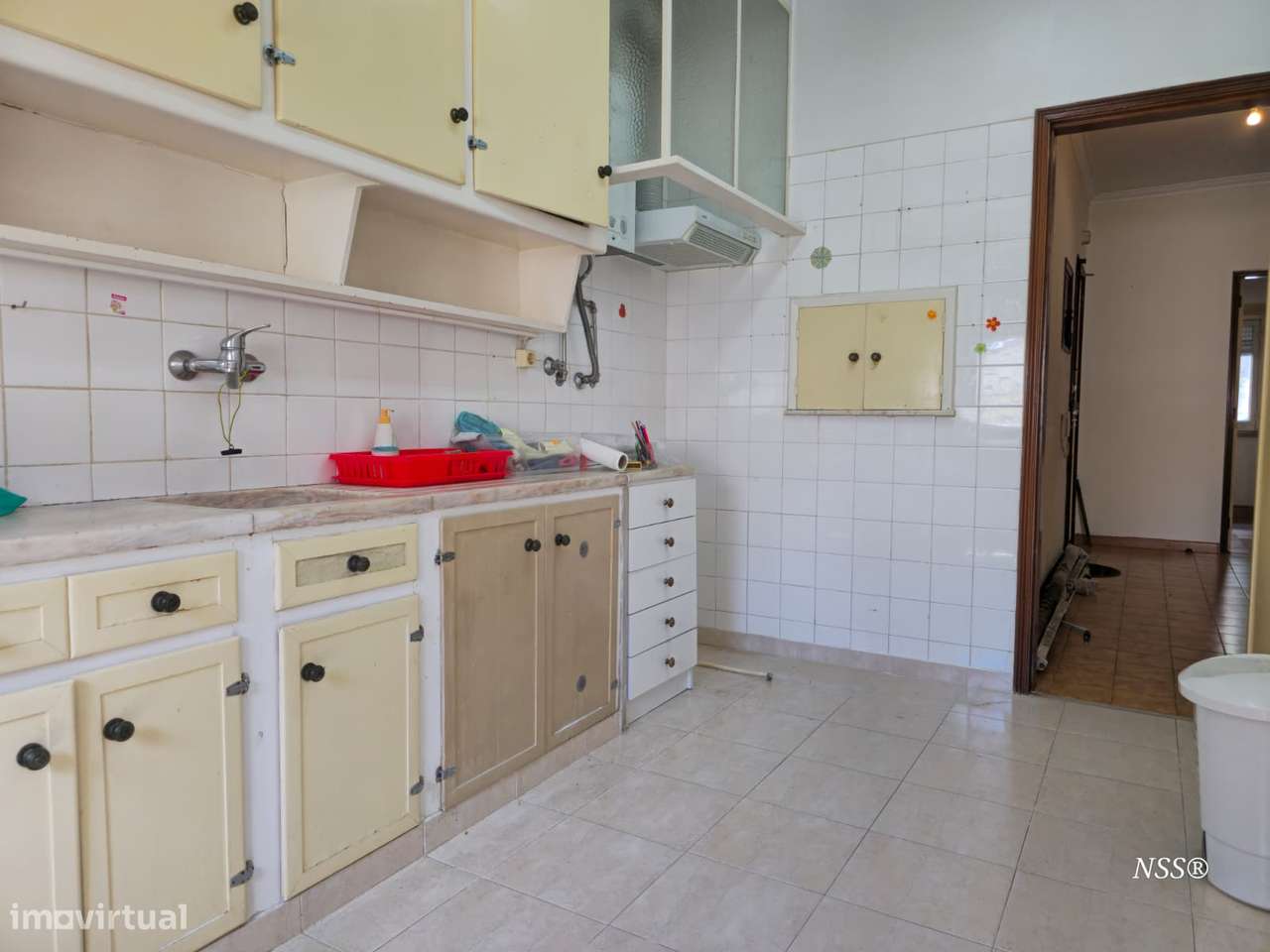 Apartamento T2 com quintal e anexo na Amadora-11