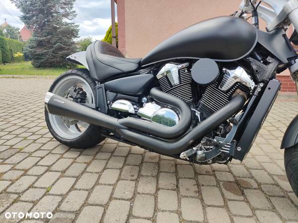 Suzuki Intruder - 3