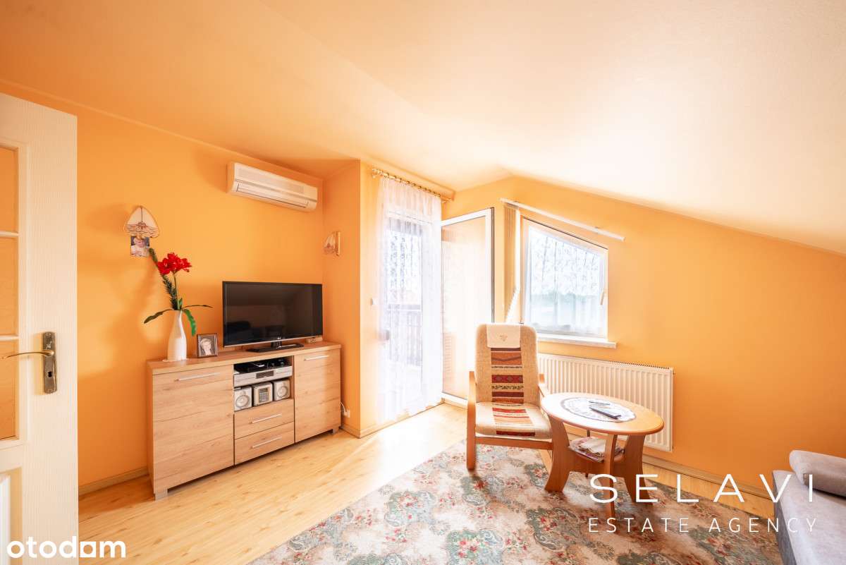 Dom podzielony na dwa mieszkania i biura-16