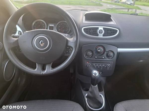 Renault Clio - 7