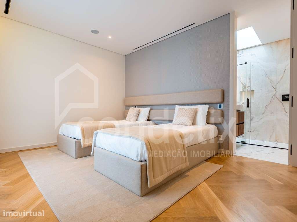 Moradia T5+1 nova com piscina em condomínio fechado de luxo no Estoril-26