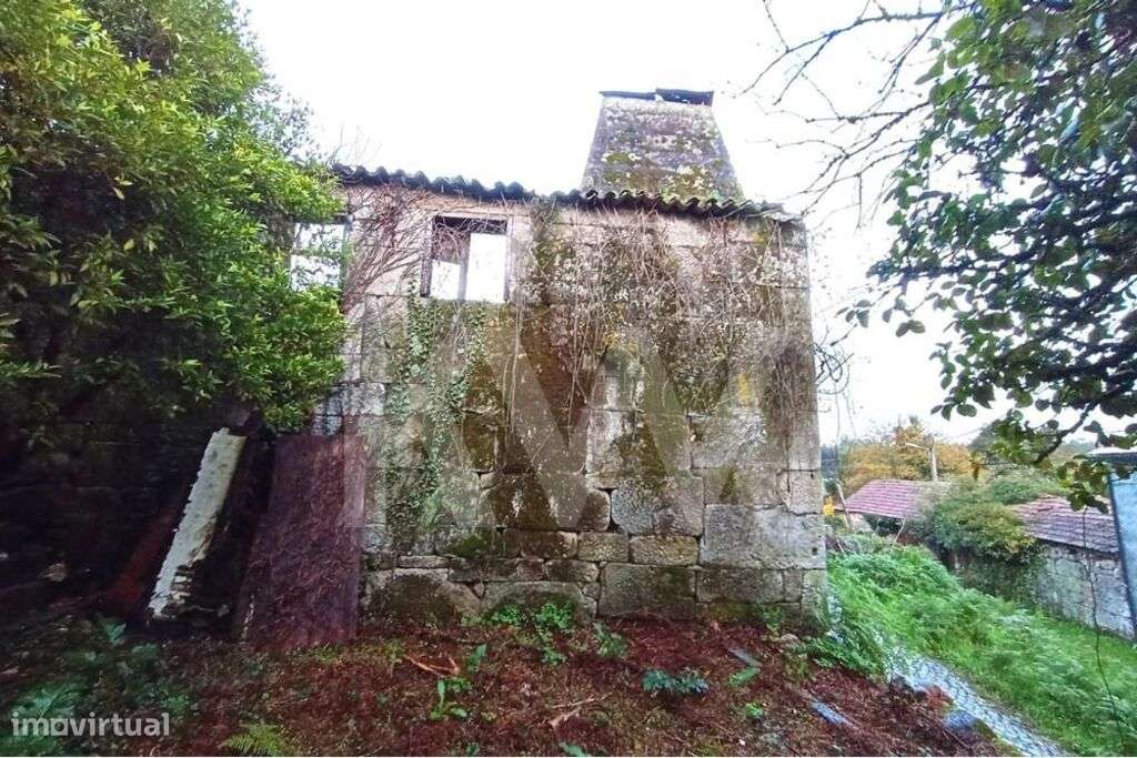 Moradia de grandes áreas, em granito, para restaurar, em Carvalhais, S - Grande imagem: 4/14