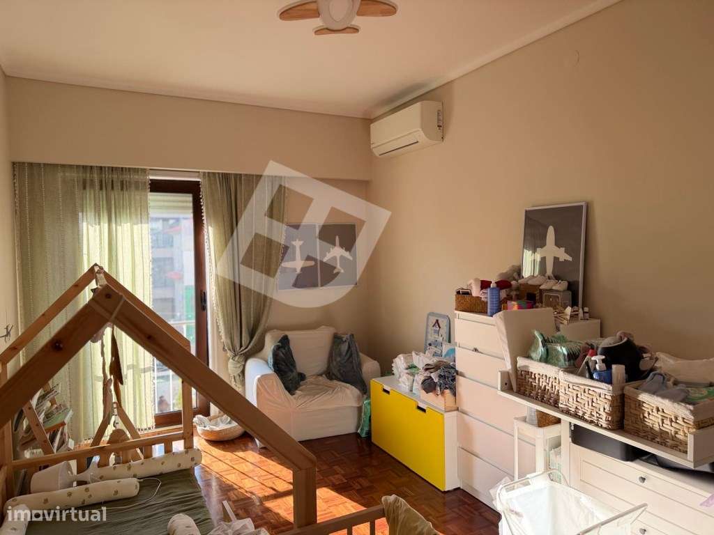 Apartamento T4 c/ Varanda - Av. Lourenço Peixinho-33